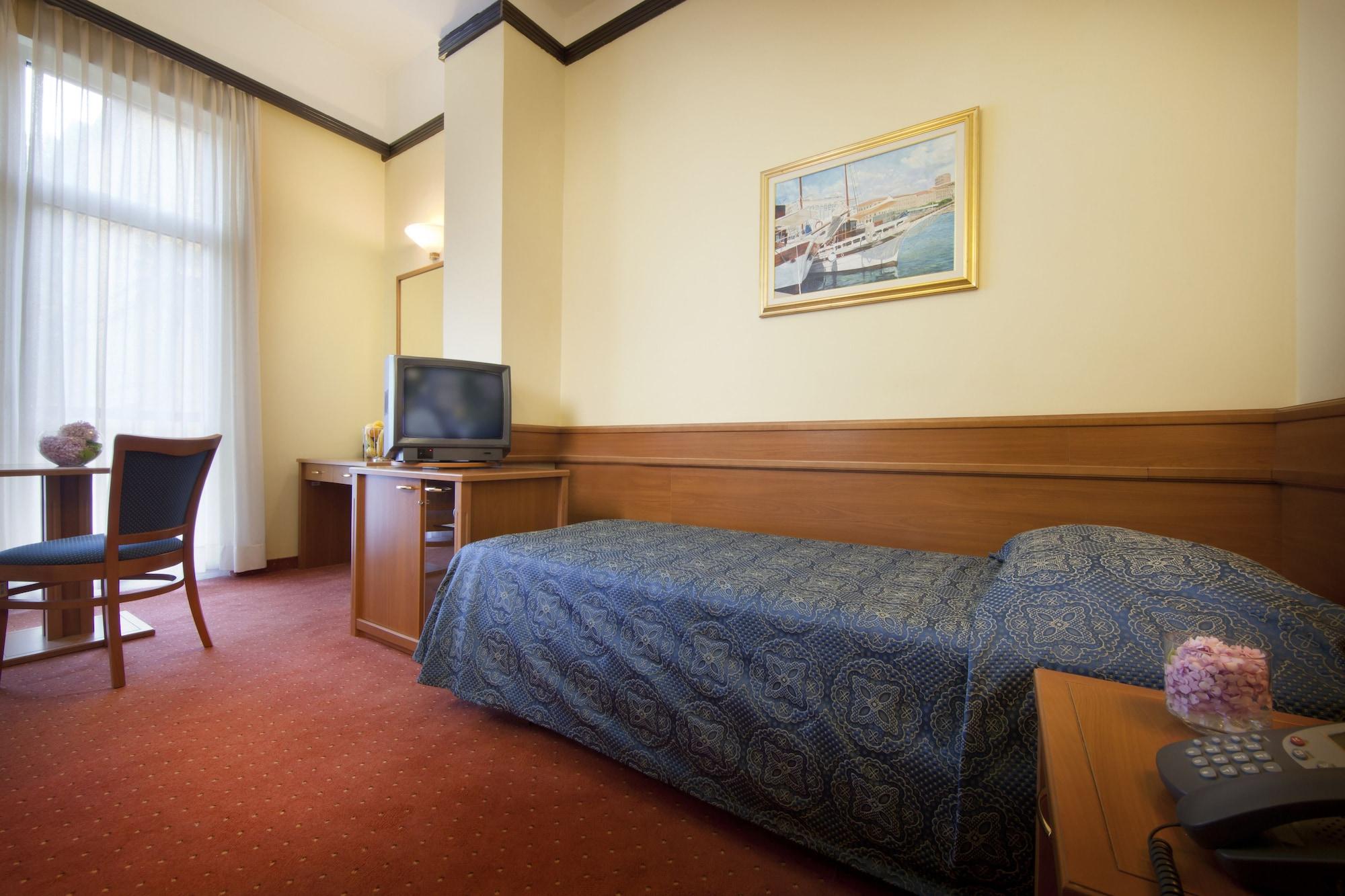 Hotel Kristal - Liburnia Опатия Екстериор снимка