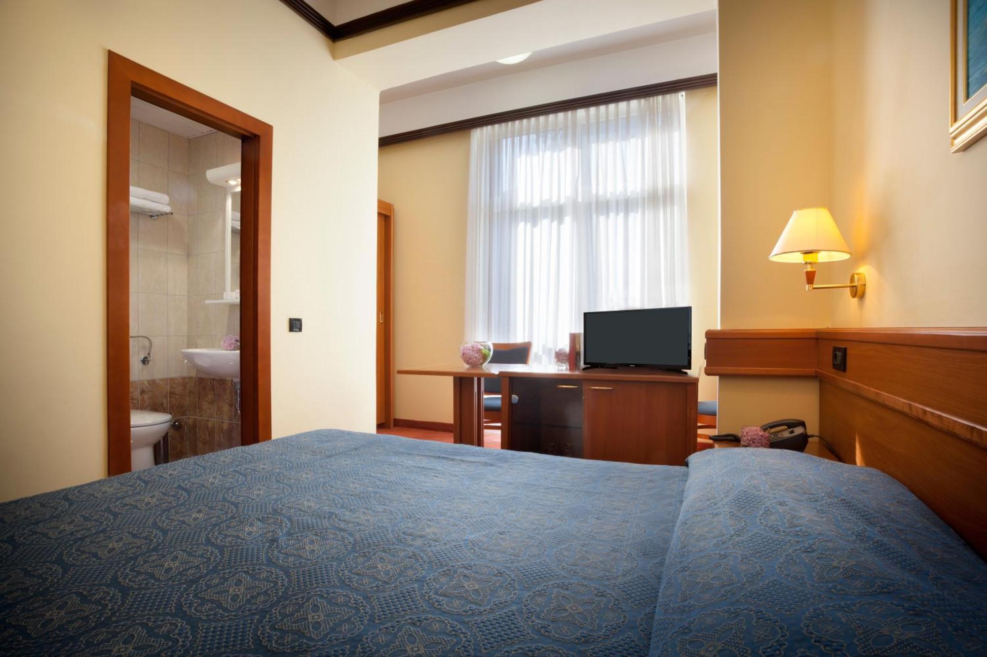 Hotel Kristal - Liburnia Опатия Екстериор снимка